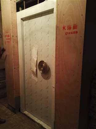 北京公館不銹鋼金庫(kù)門安裝實(shí)例